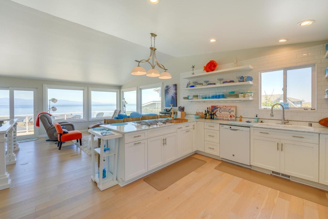 Stunning Home In Coupeville With Deck And Beach Access Eksteriør bilde